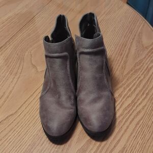 Bella Vita Women's Ankle Boots - Taupe Suede